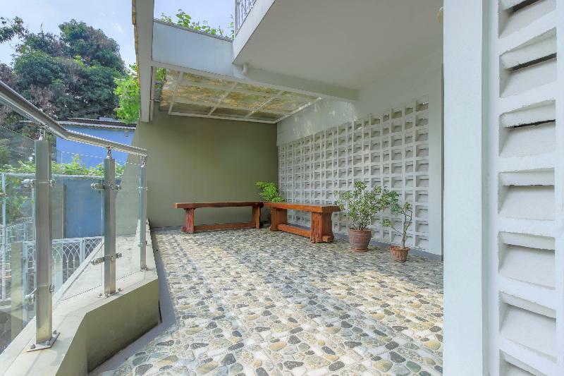 Reddoorz Syariah Plus At Jatibening Hotel Bekasi Exterior photo